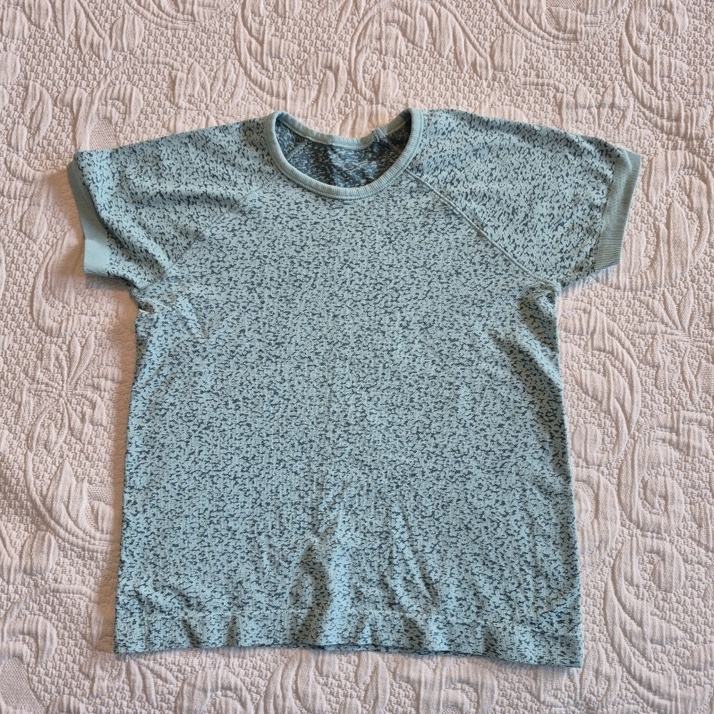 Athleta girls size 5 2 tone teal short sleeve shirt, tags removed VGUC